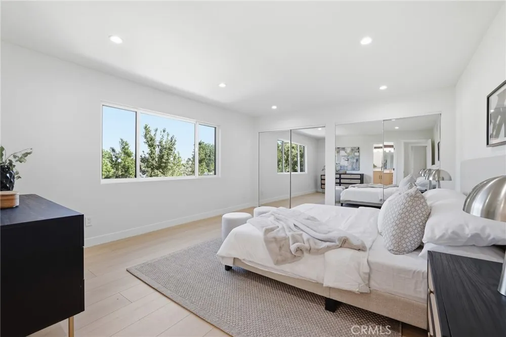 10526 Balcom St Granada Hills, CA 91344