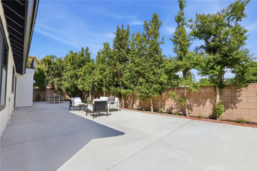 10526 Balcom St Granada Hills, CA 91344