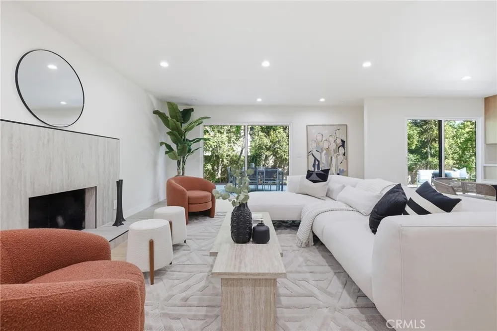 10526 Balcom St Granada Hills, CA 91344