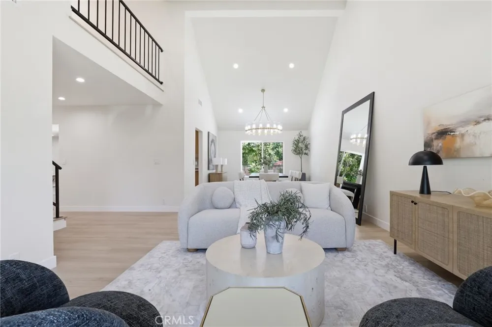 10526 Balcom St Granada Hills, CA 91344