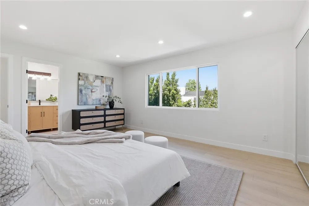 10526 Balcom St Granada Hills, CA 91344