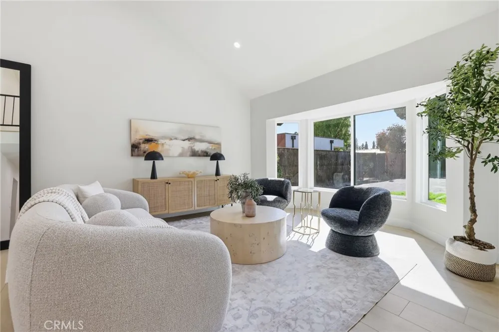 10526 Balcom St Granada Hills, CA 91344