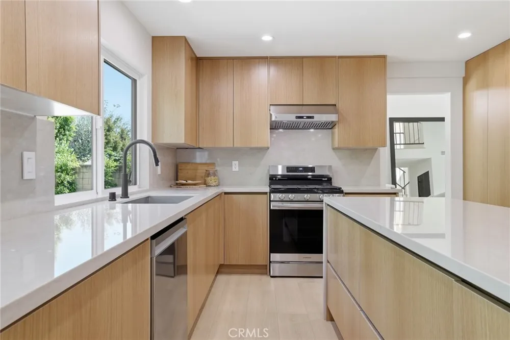 10526 Balcom St Granada Hills, CA 91344