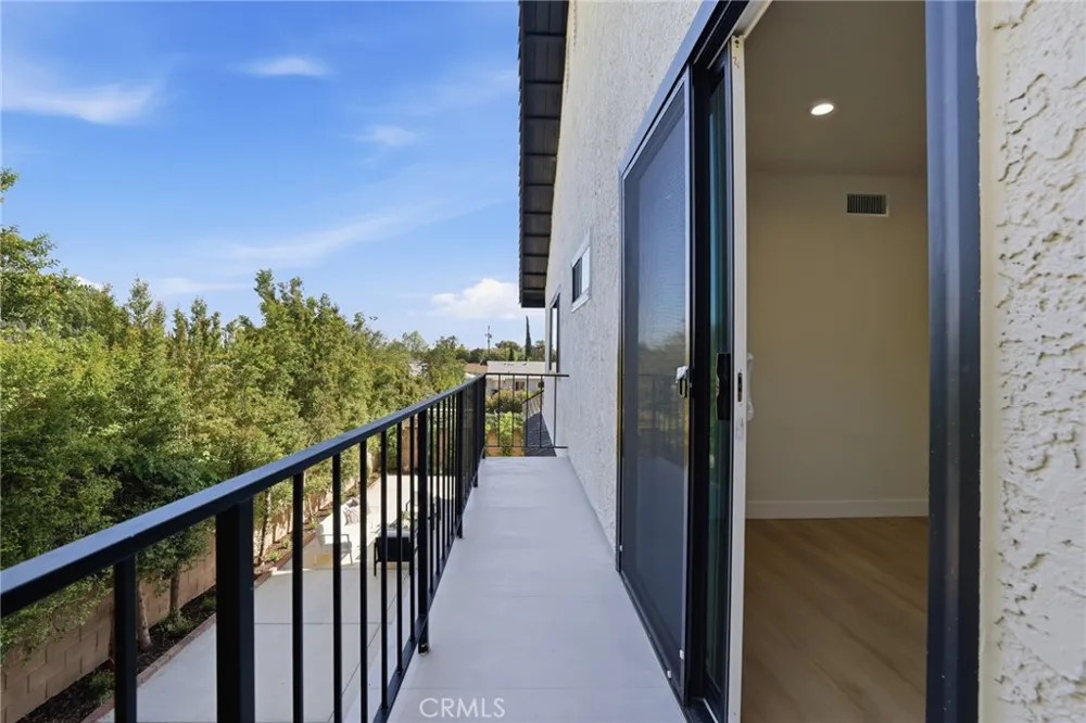 10526 Balcom St Granada Hills, CA 91344