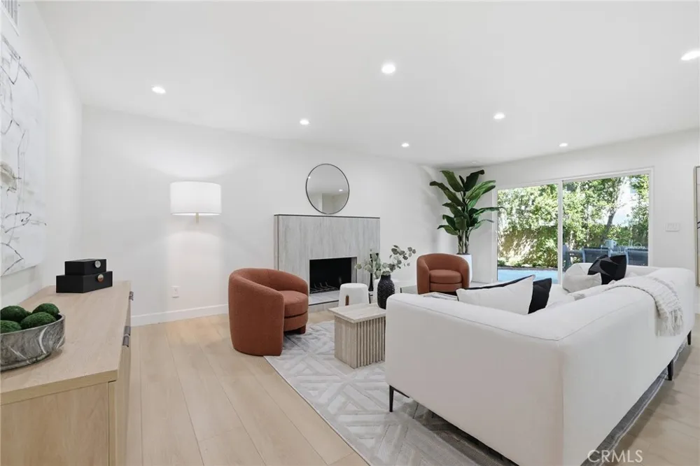 10526 Balcom St Granada Hills, CA 91344