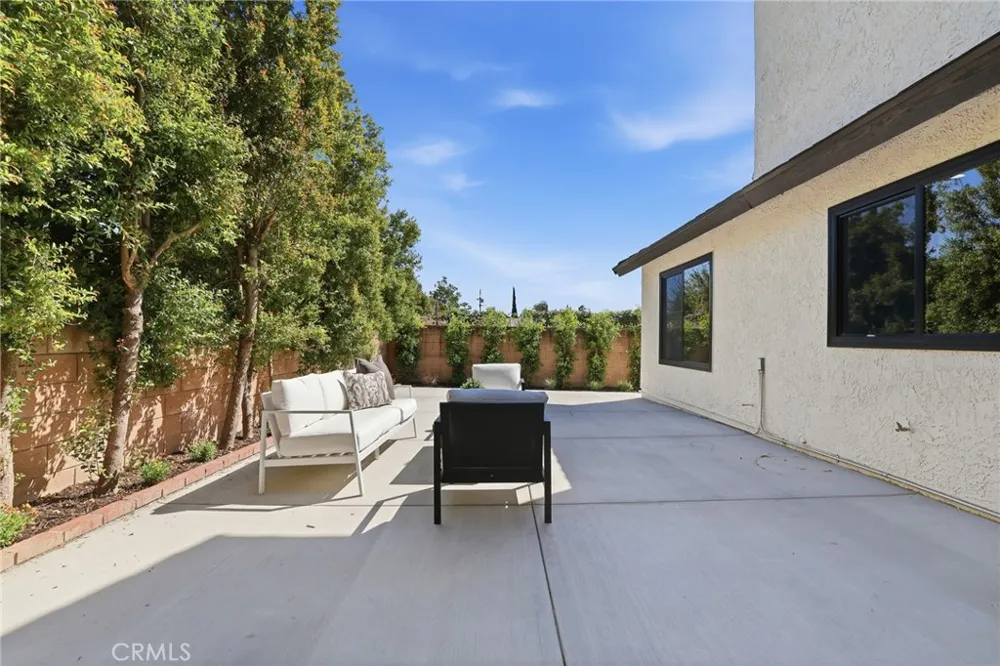 10526 Balcom St Granada Hills, CA 91344