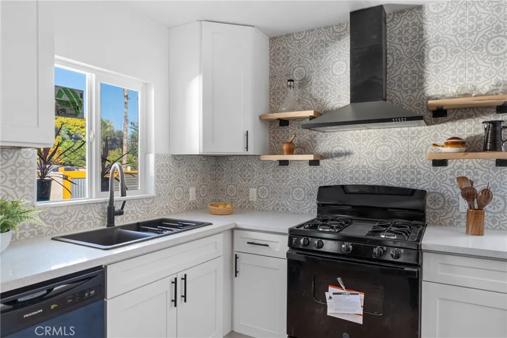 24511 4th San Bernardino, CA 92410