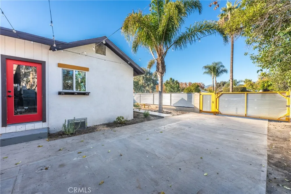 24511 4th San Bernardino, CA 92410