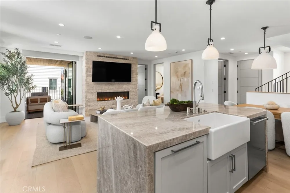 611 Marguerite #B Corona del Mar, CA 92625