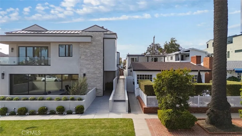 611 Marguerite #B Corona del Mar, CA 92625