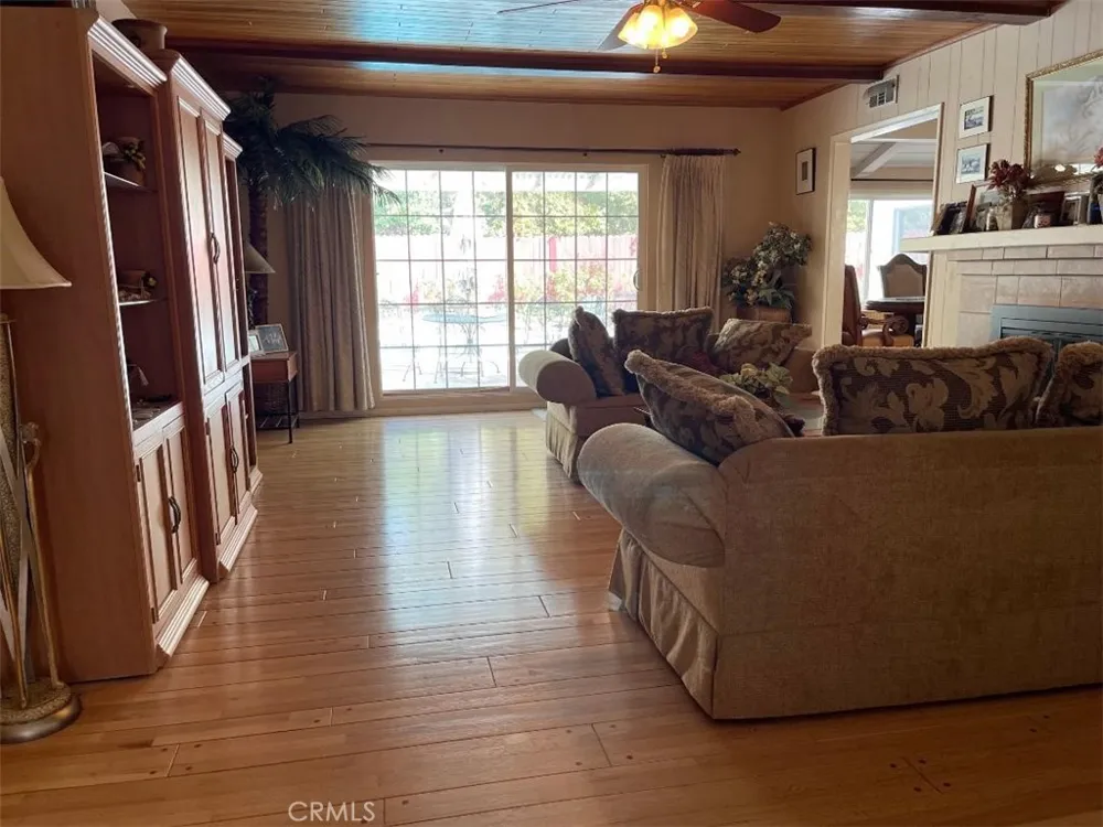 5644 Le Sage Woodland Hills, CA 91367