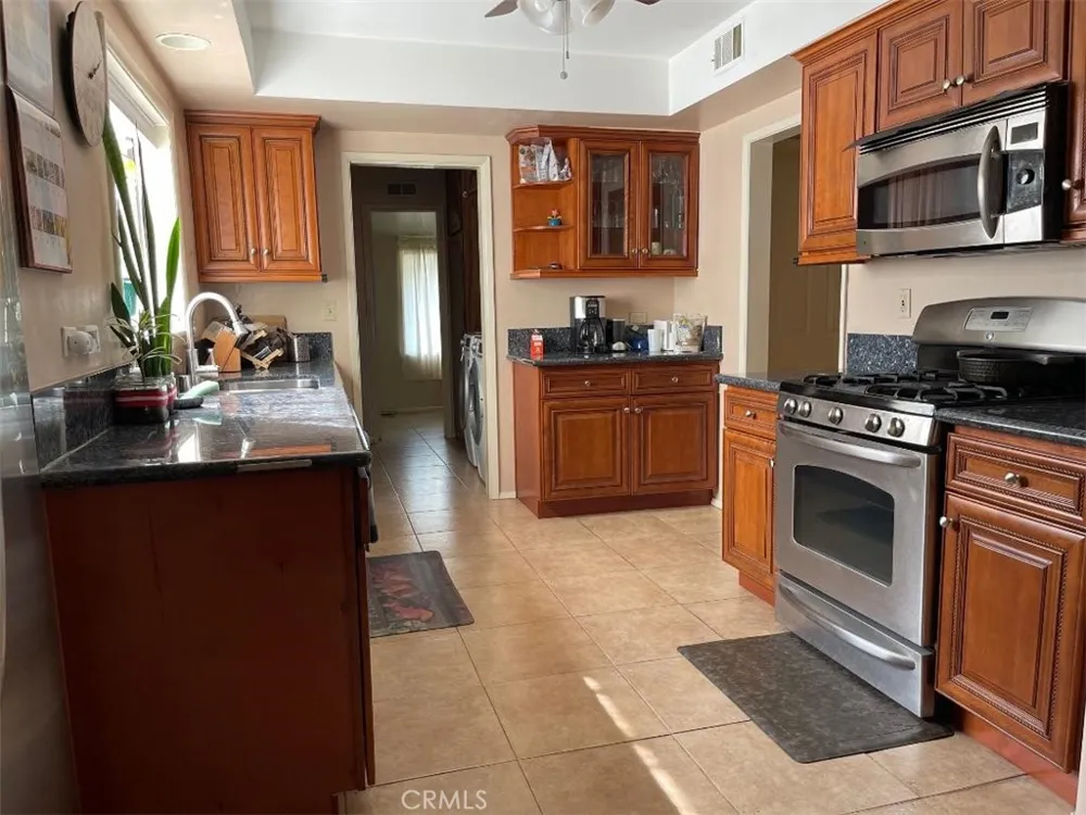 5644 Le Sage Woodland Hills, CA 91367