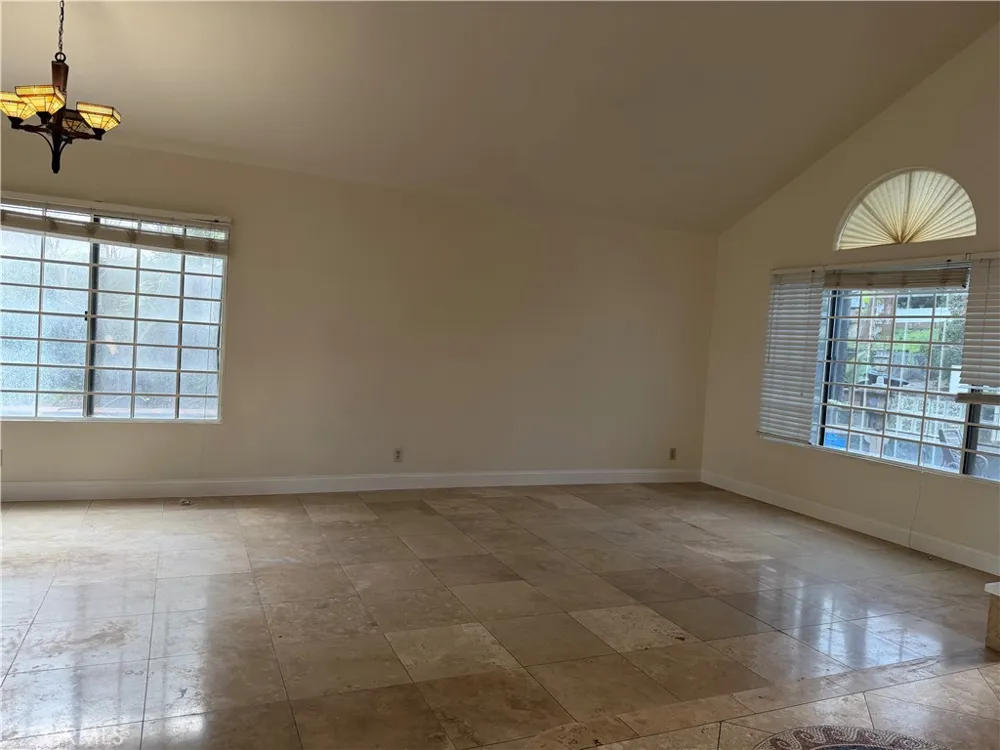 2421 Mangular Corona, CA 92882