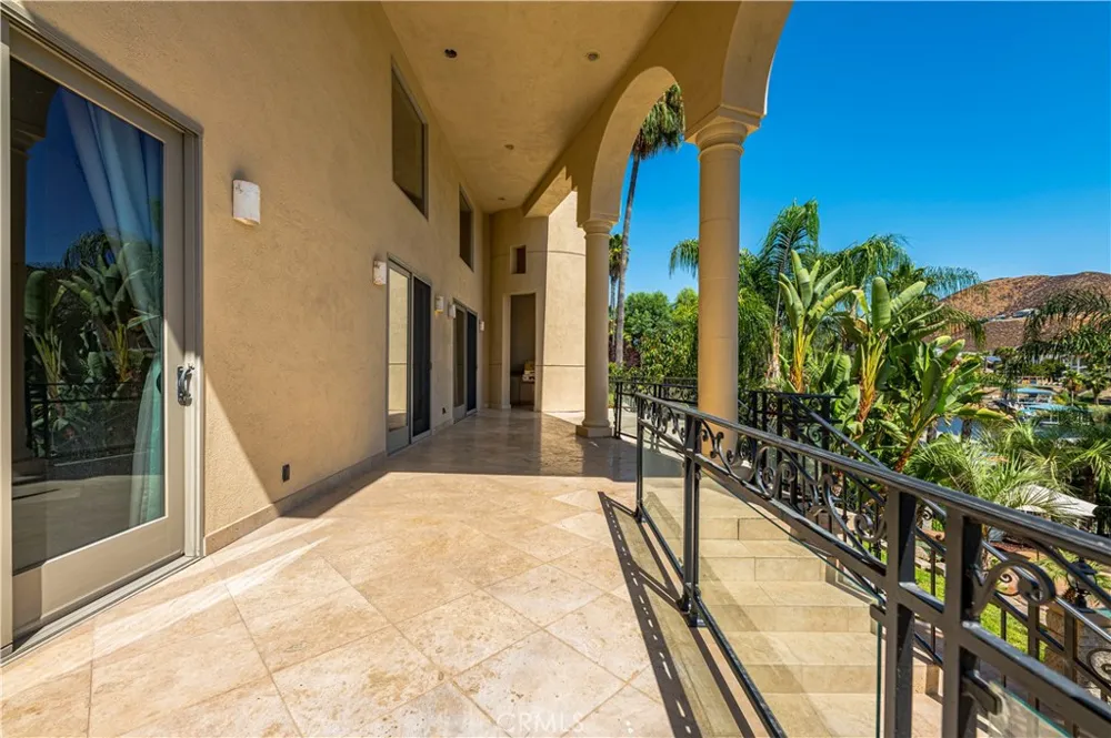 22166 W San Joaquin Drive W Canyon Lake, CA 92587