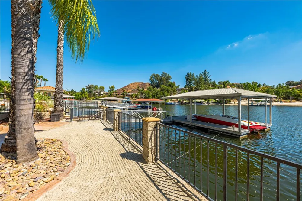 22166 W San Joaquin Drive W Canyon Lake, CA 92587
