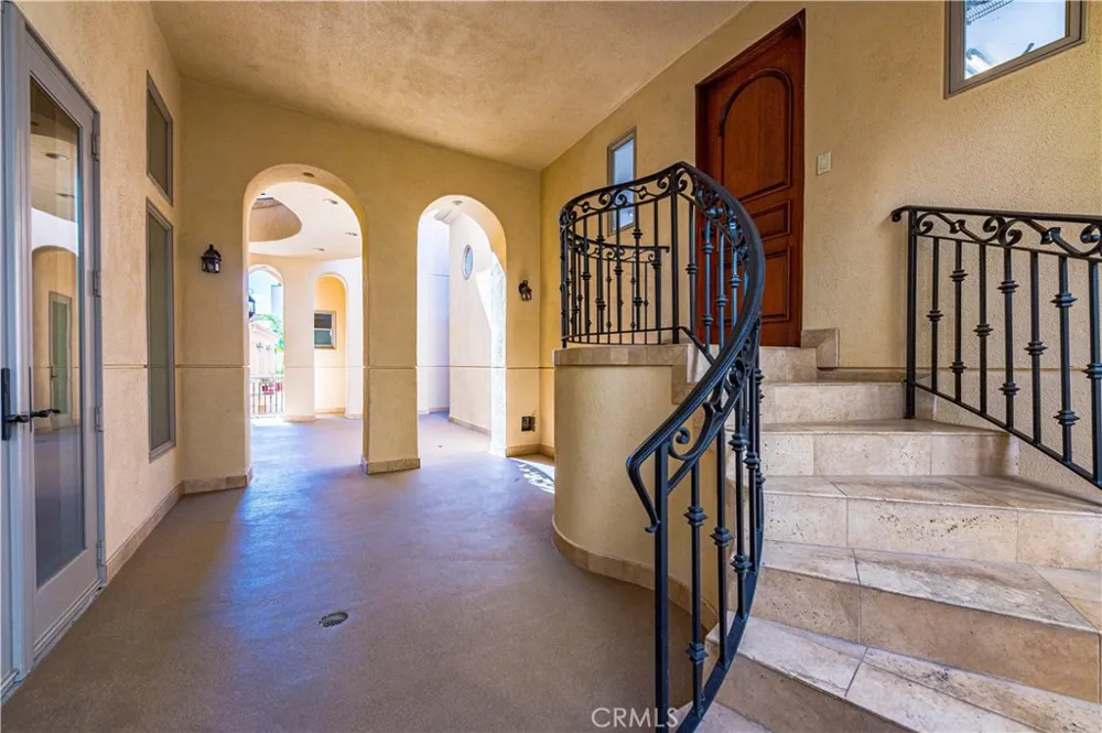 22166 W San Joaquin Drive W Canyon Lake, CA 92587