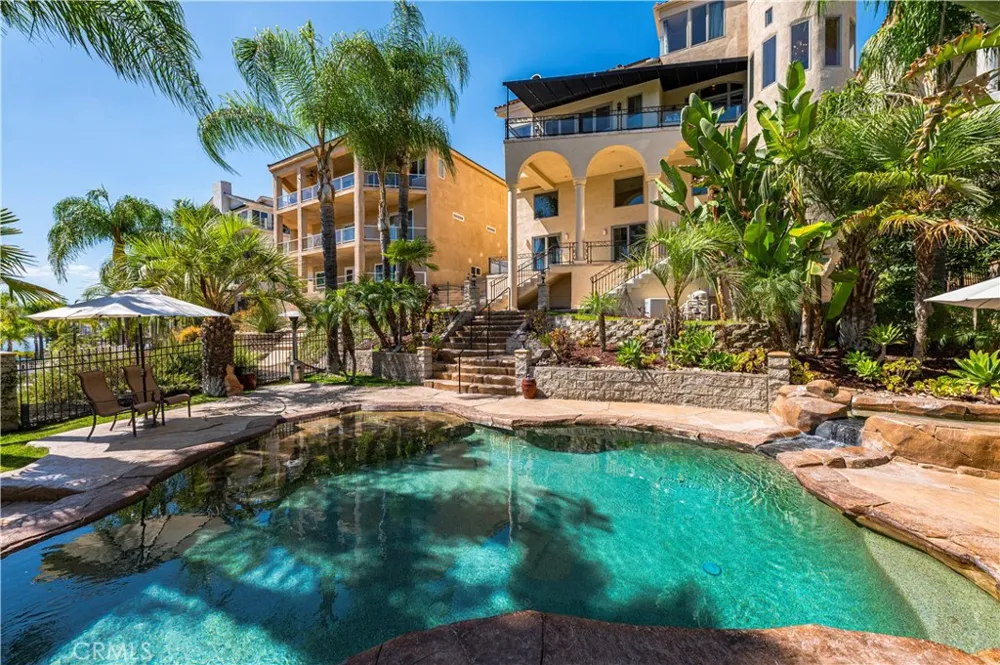 22166 W San Joaquin Drive W Canyon Lake, CA 92587