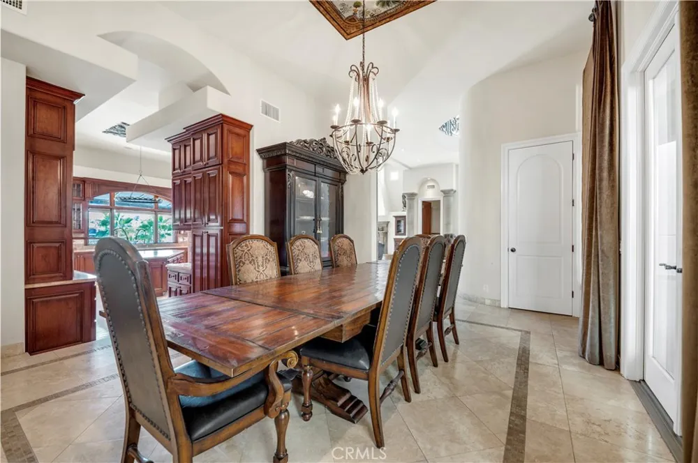 22166 W San Joaquin Drive W Canyon Lake, CA 92587