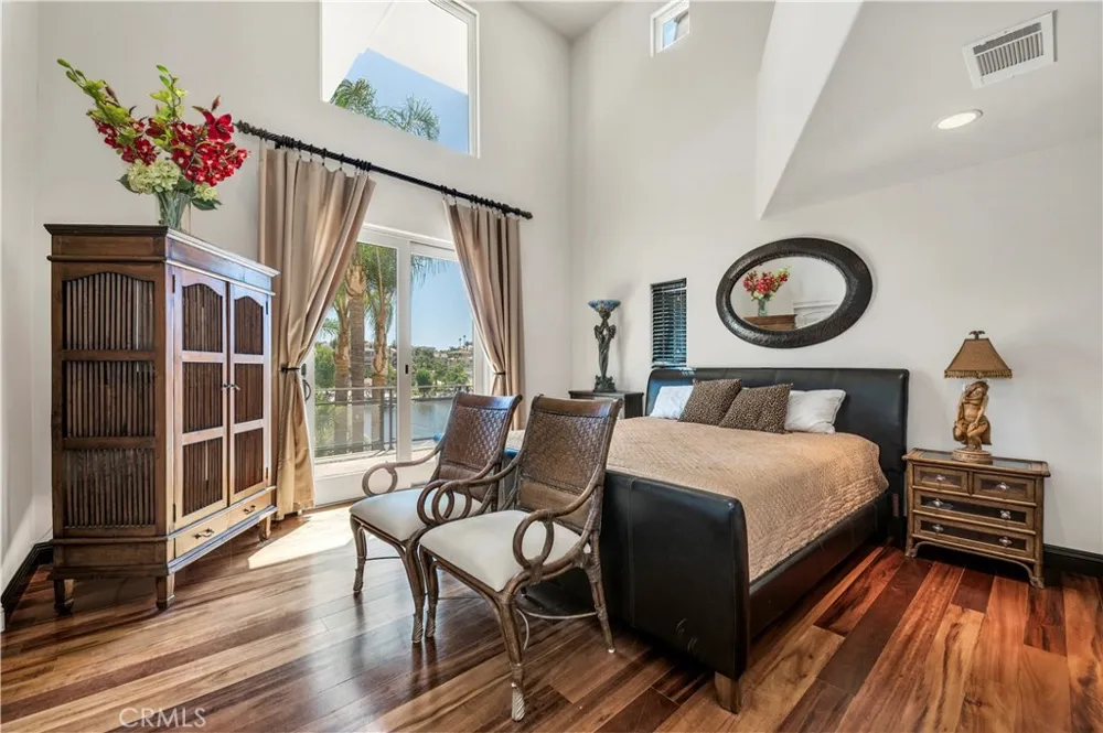 22166 W San Joaquin Drive W Canyon Lake, CA 92587