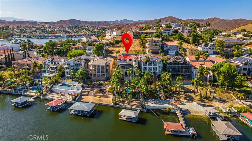 22166 W San Joaquin Drive W Canyon Lake, CA 92587