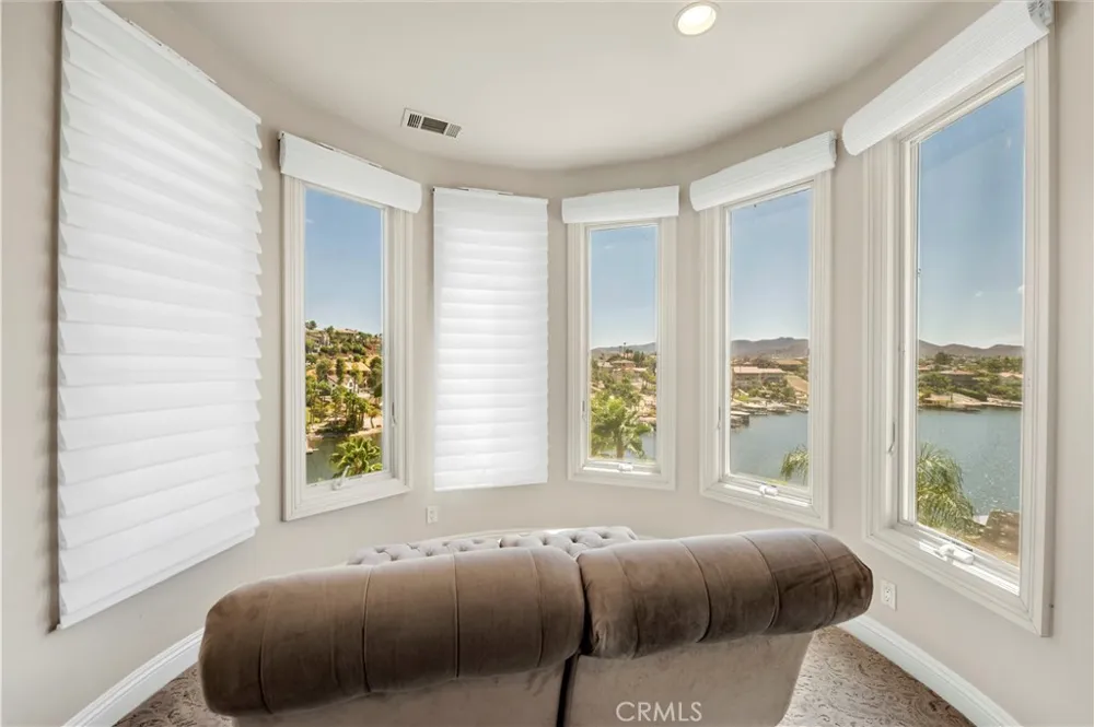 22166 W San Joaquin Drive W Canyon Lake, CA 92587