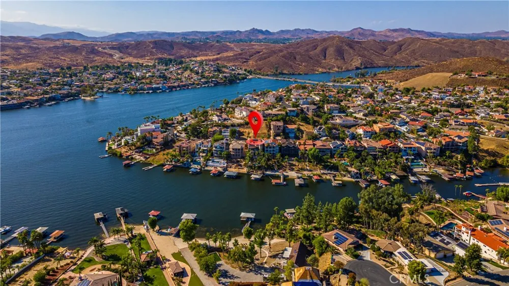 22166 W San Joaquin Drive W Canyon Lake, CA 92587