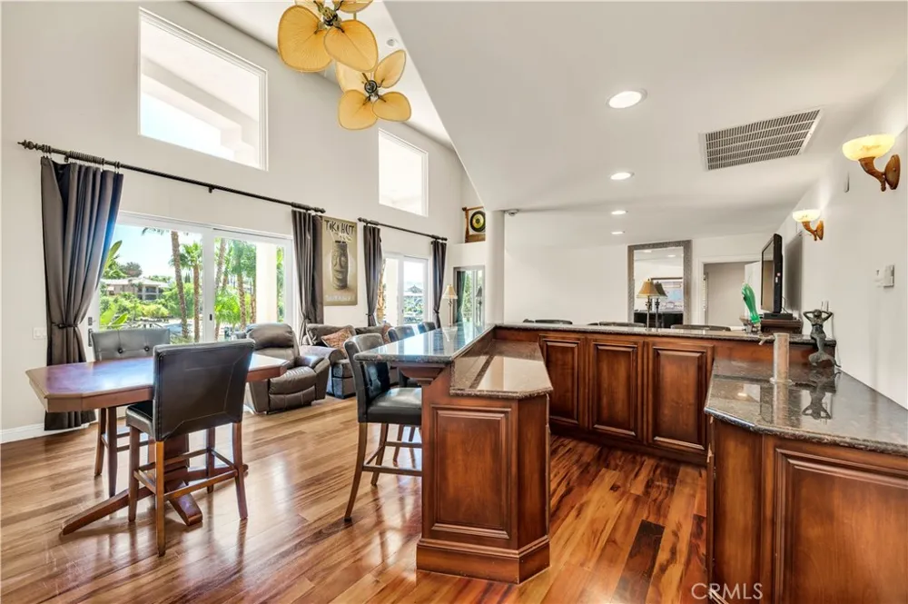 22166 W San Joaquin Drive W Canyon Lake, CA 92587