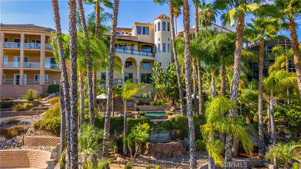 22166 W San Joaquin Drive W Canyon Lake, CA 92587