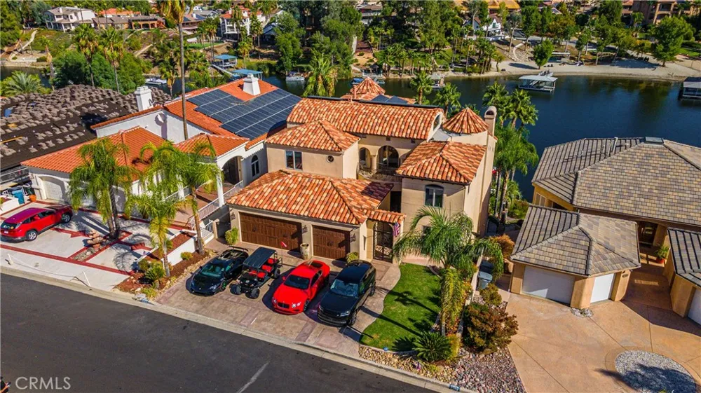 22166 W San Joaquin Drive W Canyon Lake, CA 92587