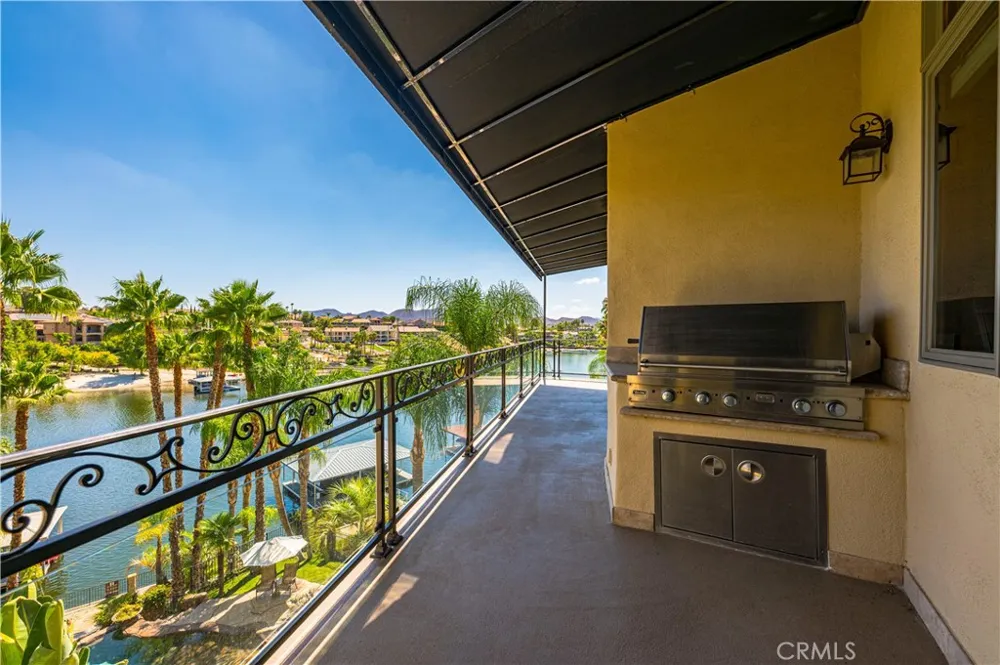 22166 W San Joaquin Drive W Canyon Lake, CA 92587