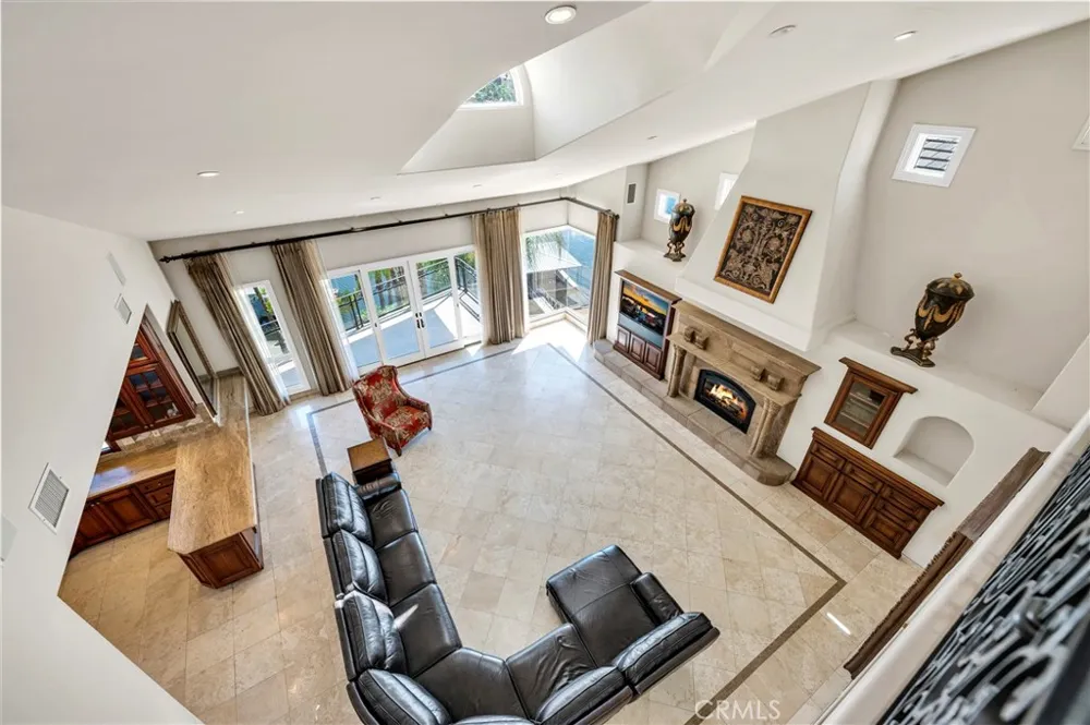 22166 W San Joaquin Drive W Canyon Lake, CA 92587