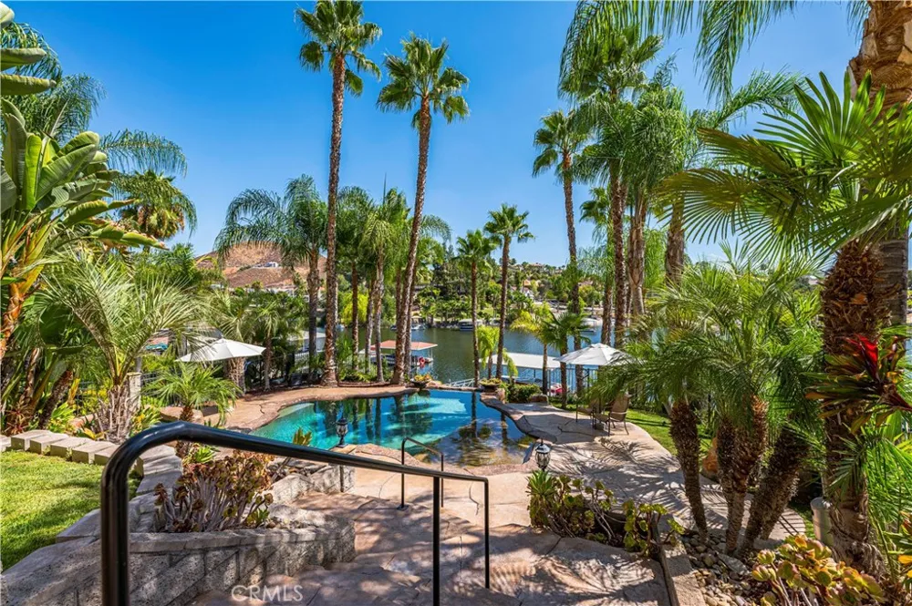 22166 W San Joaquin Drive W Canyon Lake, CA 92587
