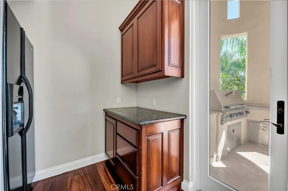 22166 W San Joaquin Drive W Canyon Lake, CA 92587