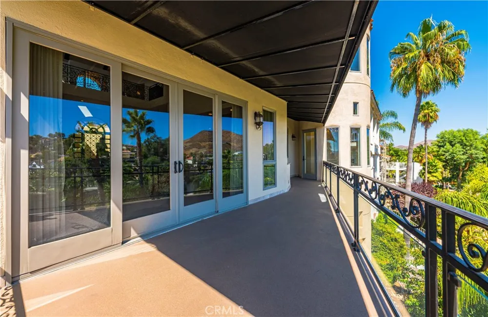 22166 W San Joaquin Drive W Canyon Lake, CA 92587
