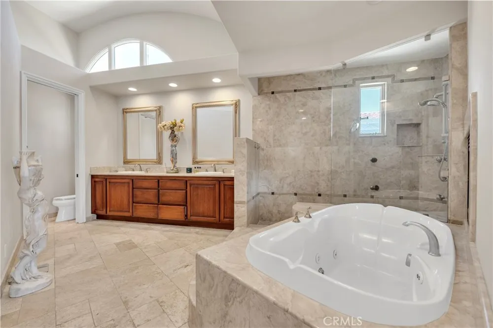 22166 W San Joaquin Drive W Canyon Lake, CA 92587