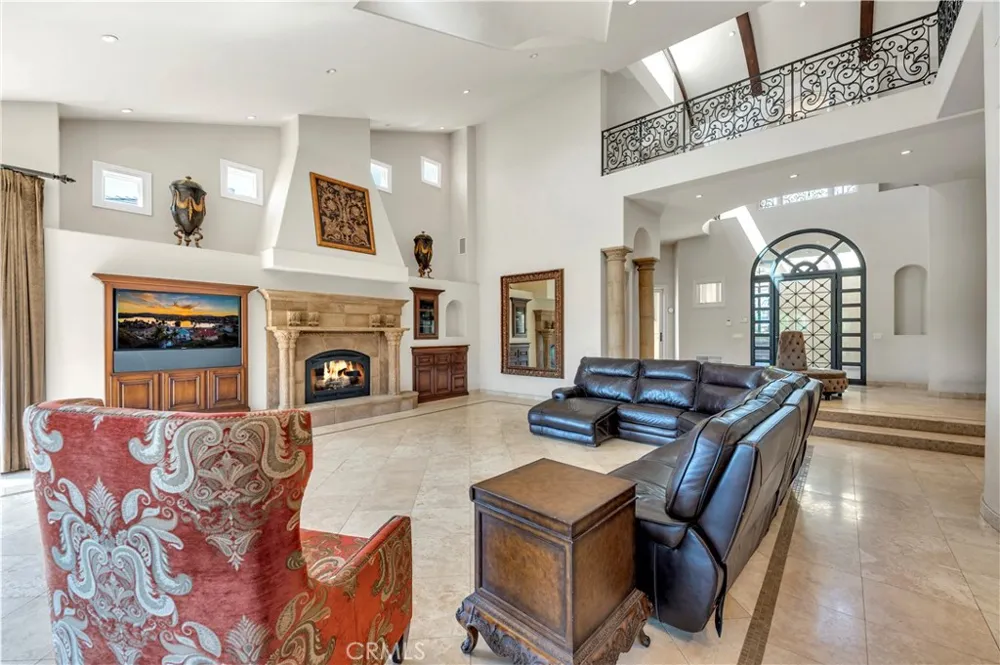 22166 W San Joaquin Drive W Canyon Lake, CA 92587