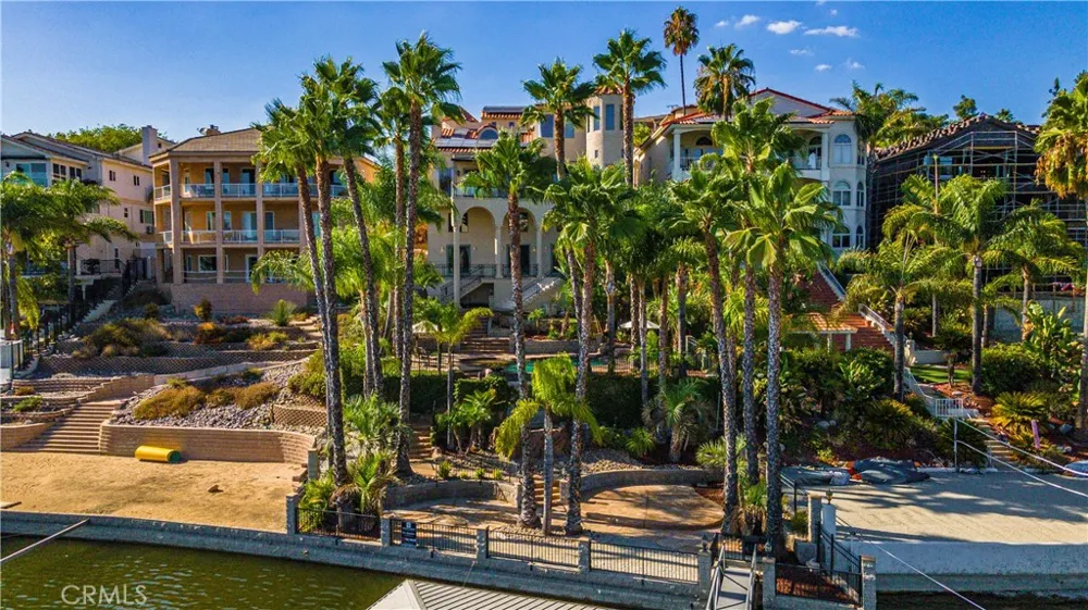 22166 W San Joaquin Drive W Canyon Lake, CA 92587