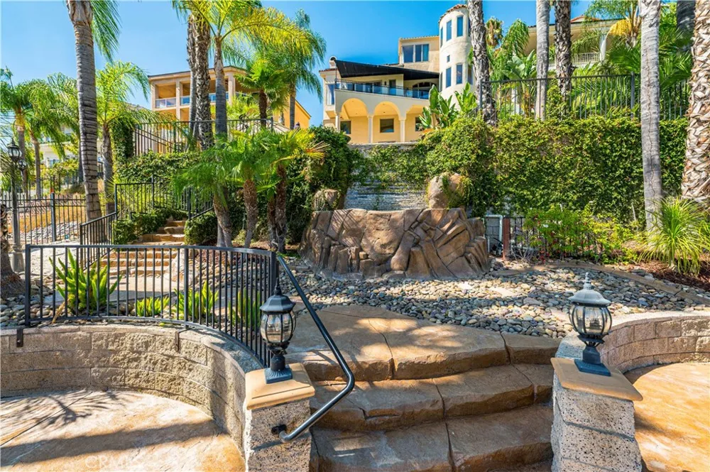 22166 W San Joaquin Drive W Canyon Lake, CA 92587