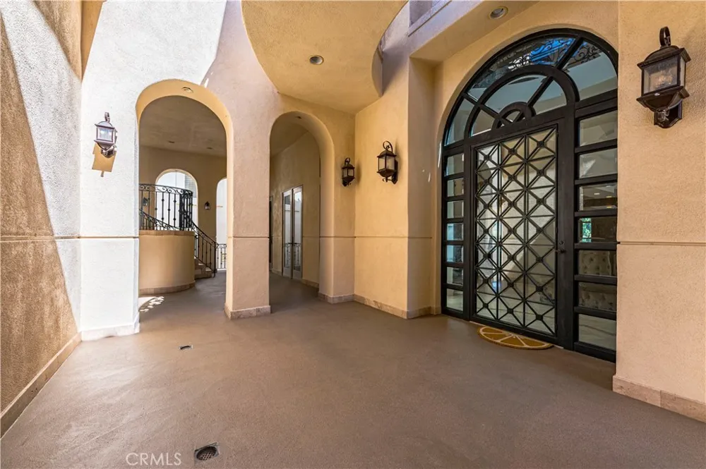 22166 W San Joaquin Drive W Canyon Lake, CA 92587