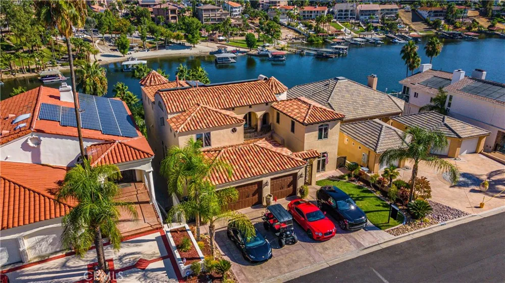 22166 W San Joaquin Drive W Canyon Lake, CA 92587