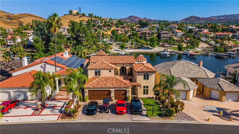 22166 W San Joaquin Drive W Canyon Lake, CA 92587