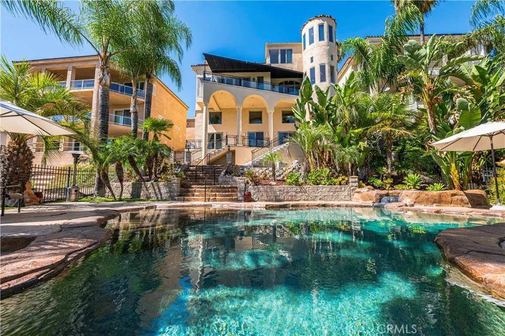 22166 W San Joaquin Drive W Canyon Lake, CA 92587