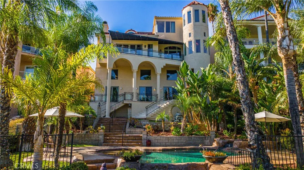22166 W San Joaquin Drive W Canyon Lake, CA 92587