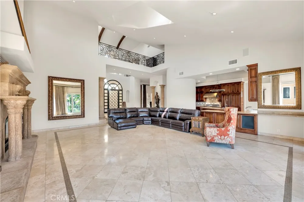 22166 W San Joaquin Drive W Canyon Lake, CA 92587