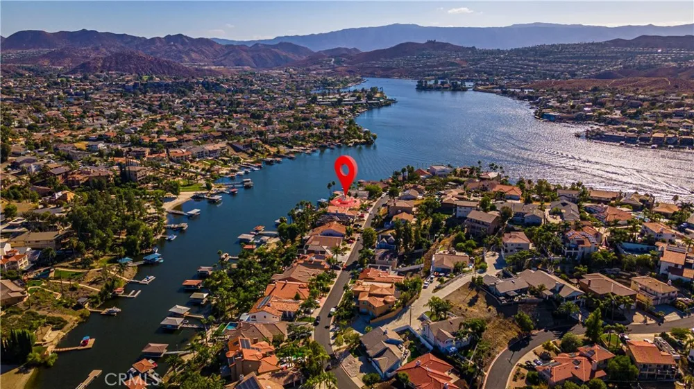 22166 W San Joaquin Drive W Canyon Lake, CA 92587