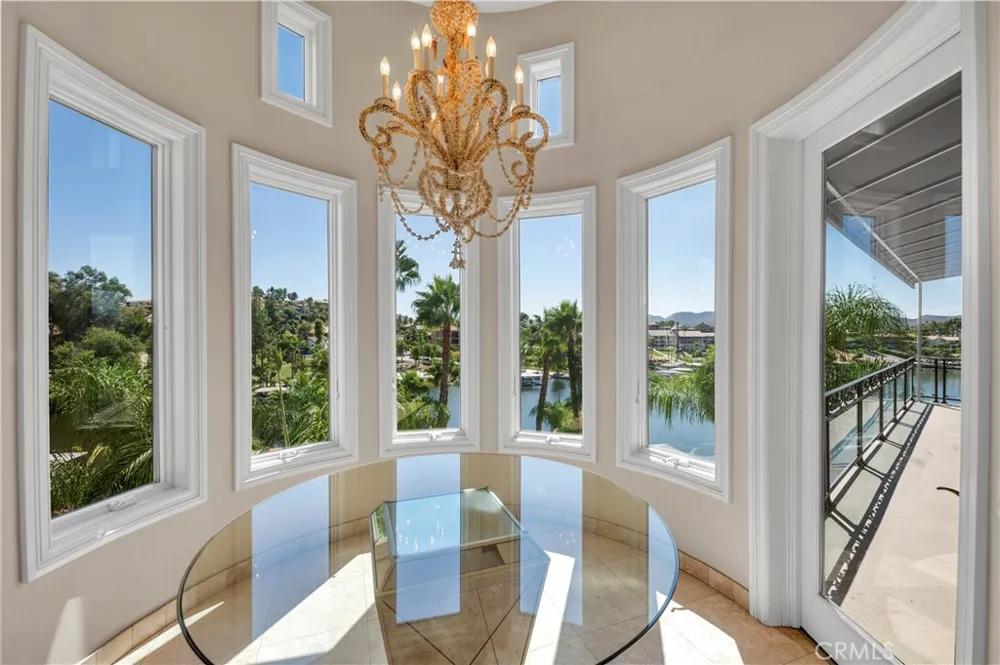 22166 W San Joaquin Drive W Canyon Lake, CA 92587