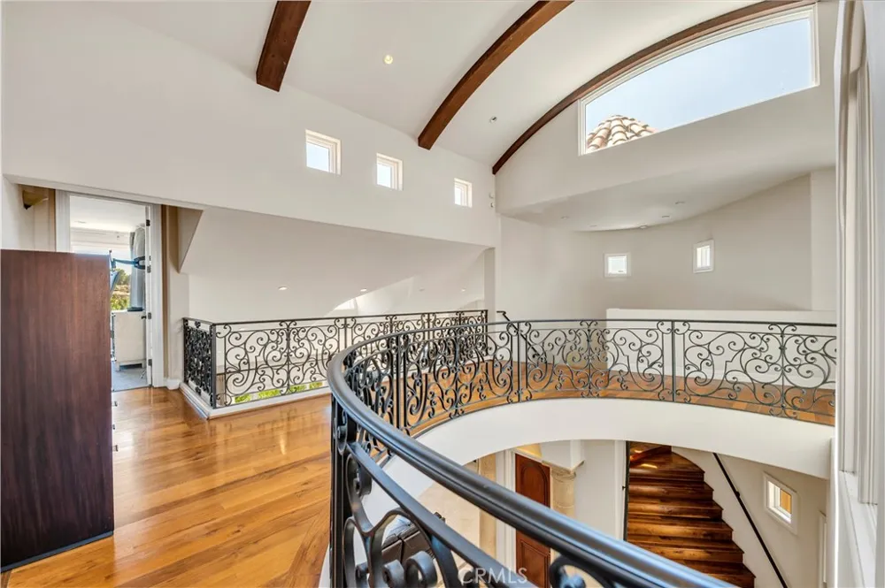 22166 W San Joaquin Drive W Canyon Lake, CA 92587