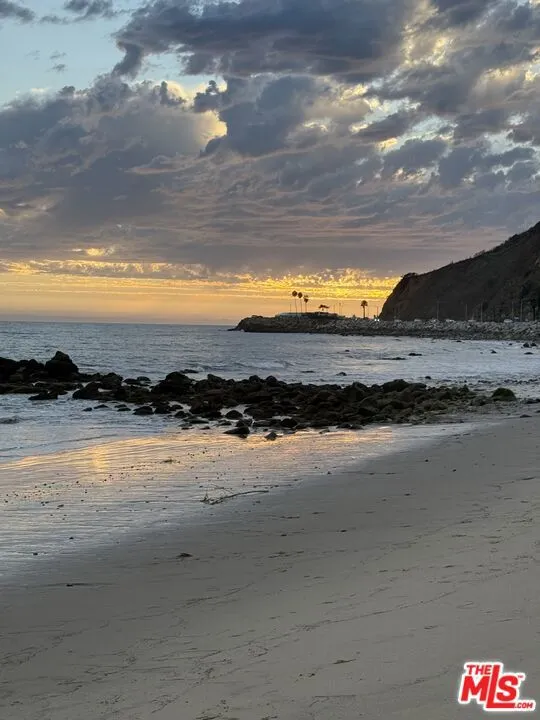 18071 Coastline Drive #16 Malibu, CA 90265