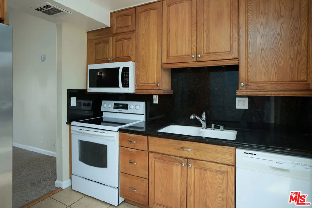 5045 Maytime Lane #119 Culver City, CA 90230