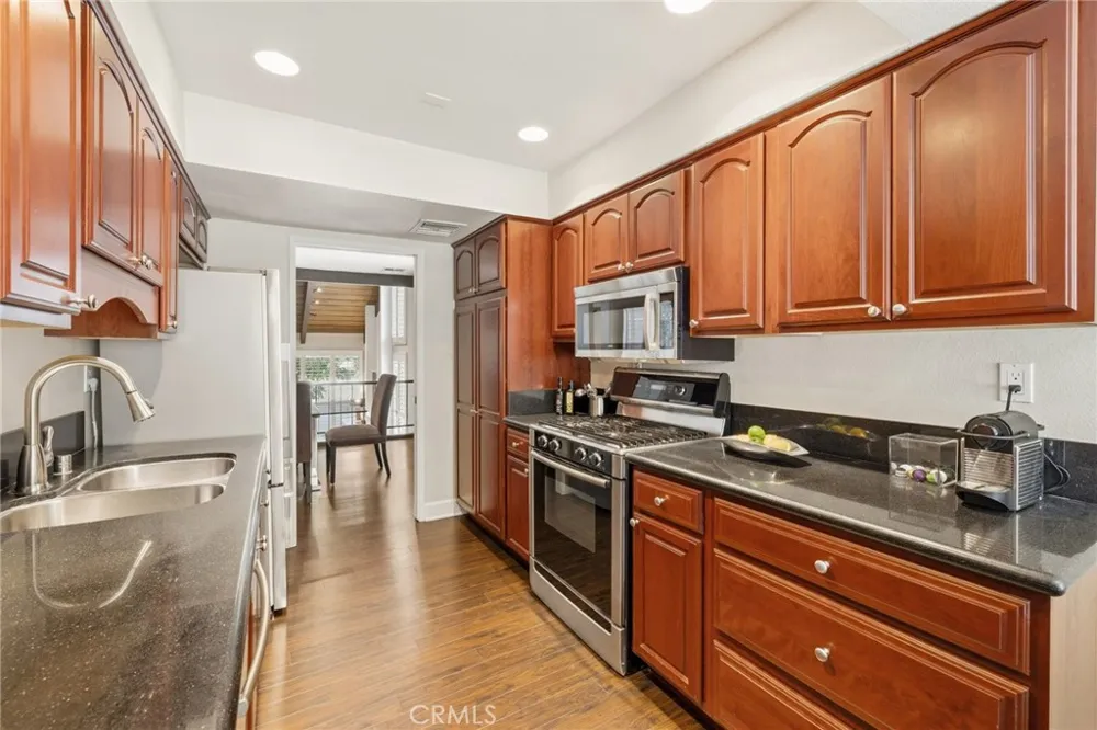 4231 Colfax Ave. #F Studio City, CA 91604